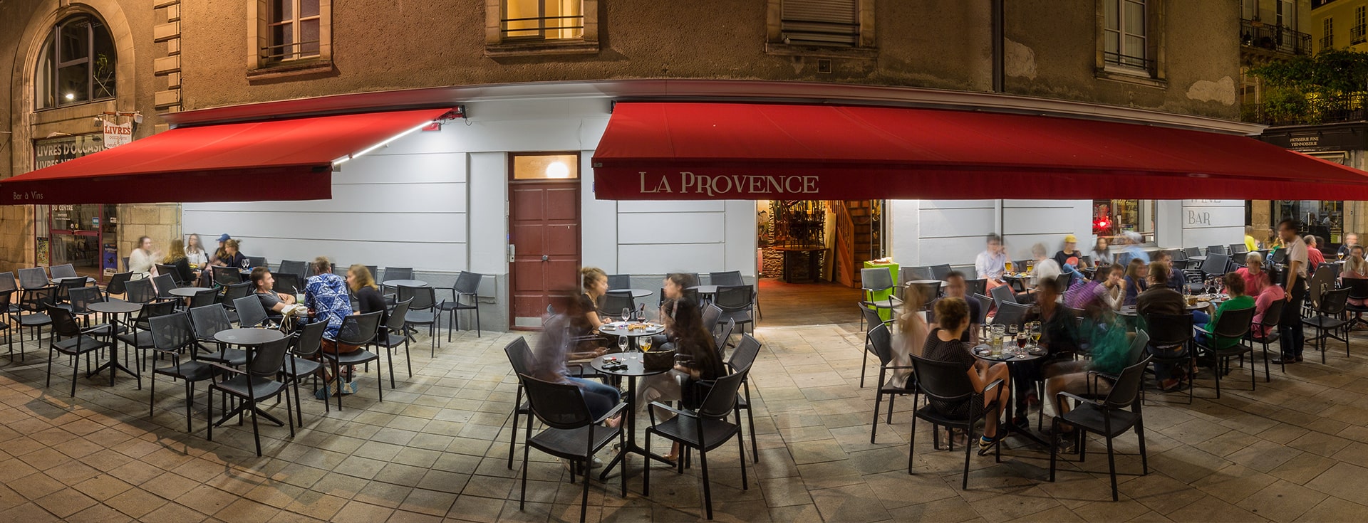 Store Banne Madrid - Bar La Provence à Nantes (44) par Espacio