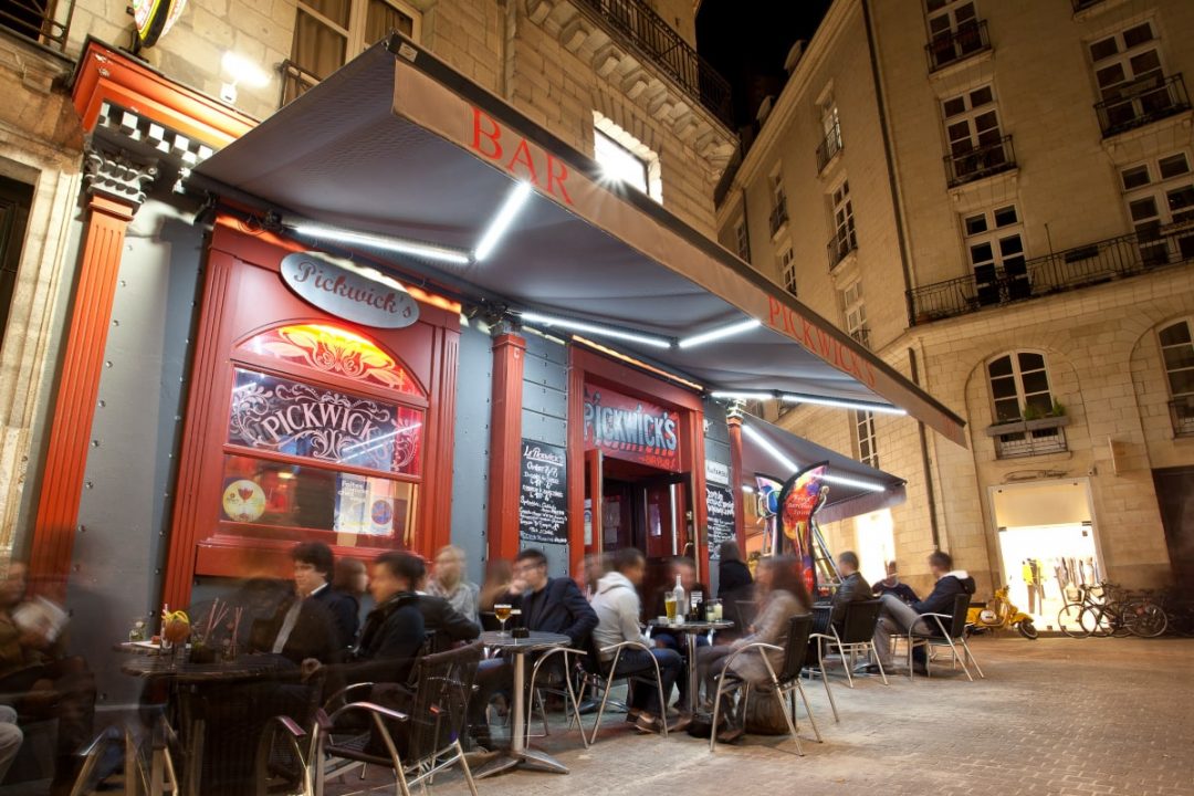 Store Banne Madrid - Bar Le Pickwick's à Nantes (44) par Espacio