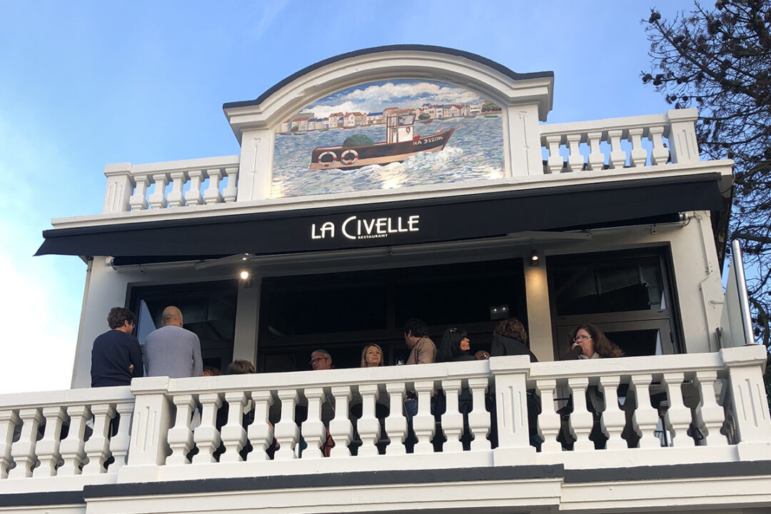 Lambrequin lumineux au restaurant La Civelle à Nantes par Espacio