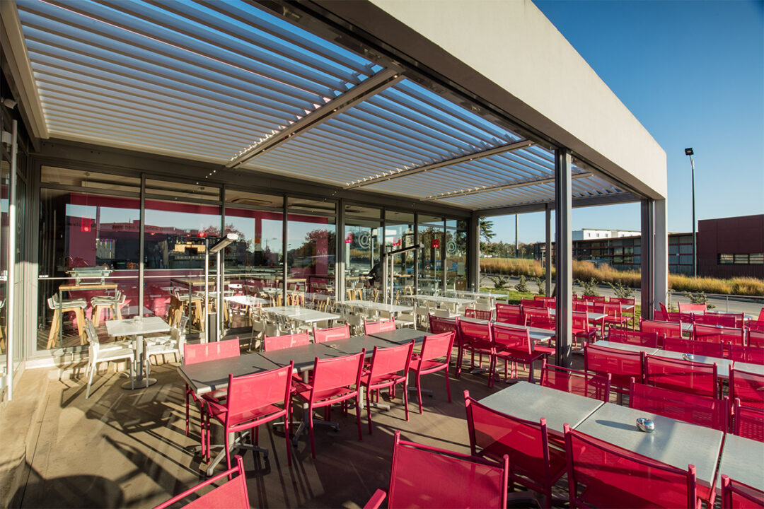 Pergola Bioclimatique au restaurant Le Carrémand Gourmand à Nantes installée par Espacio