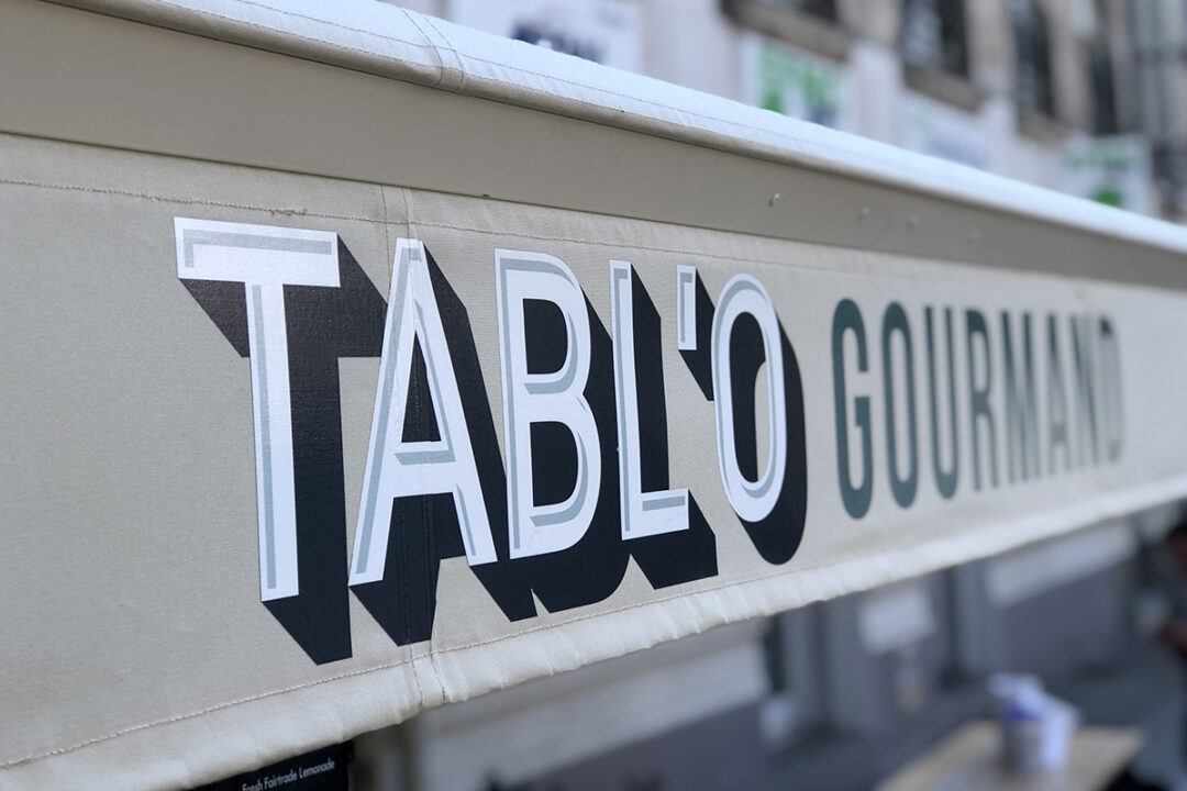 Store avec lambrequin peint au Tabl'o Gourmand à Nantes (44) par Espacio