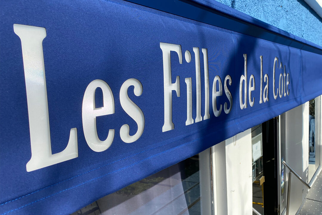 Store banne modèle Madrid au restaurant Les Filles de la Côte à Nantes par Espacio