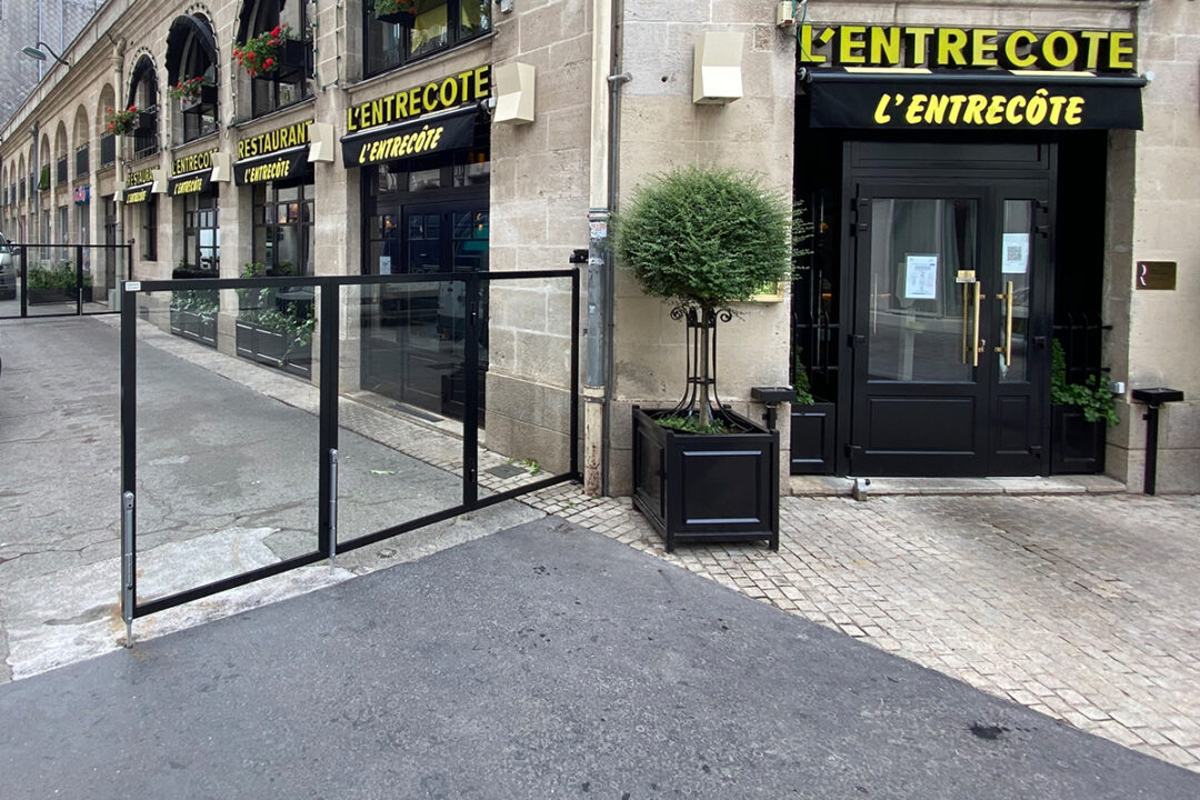Pare-vent repliable installé au restaurant L'entrecôte à Nantes (44) par Espacio