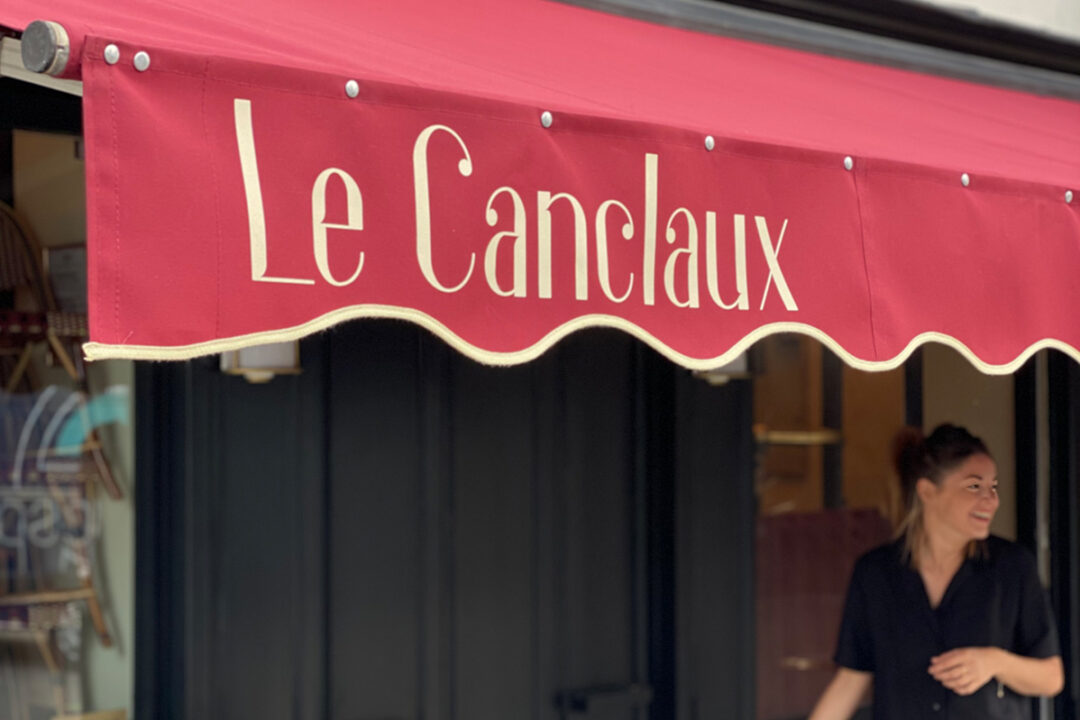 Store Banne installé au restaurant Le Canclaux à Nantes (44) par Espacio