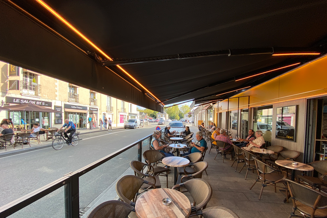 Store Banne Jumbo au bar Le Carnot par Espacio