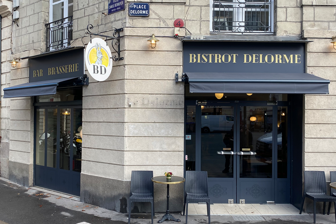 2 stores banne Madrid installés au Bistrot Delorme à Nantes (44) par Espacio