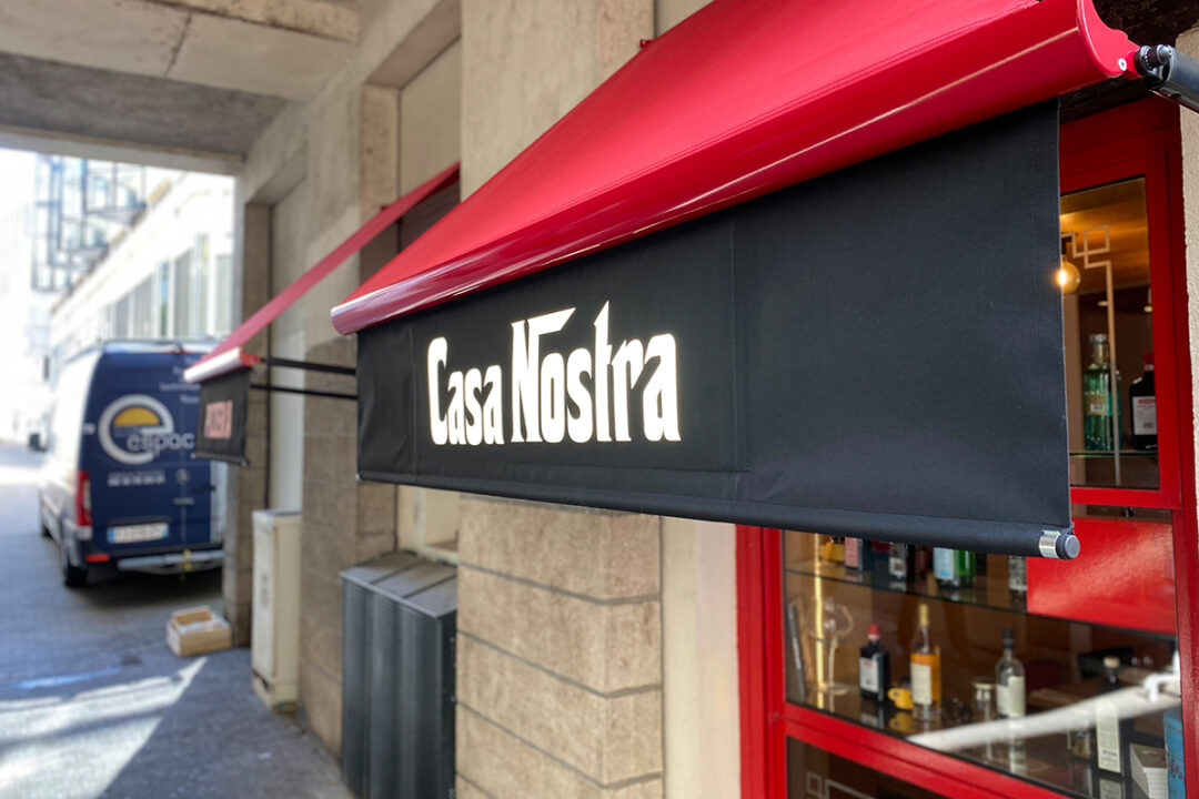 Store bannette à projection au restaurant Casa Nostra à Nantes (44) par Espacio