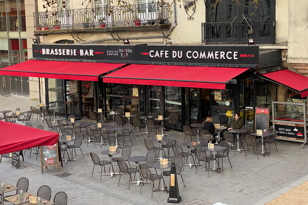 3 stores installés au Café du commerce à Nantes (44) par Espacio