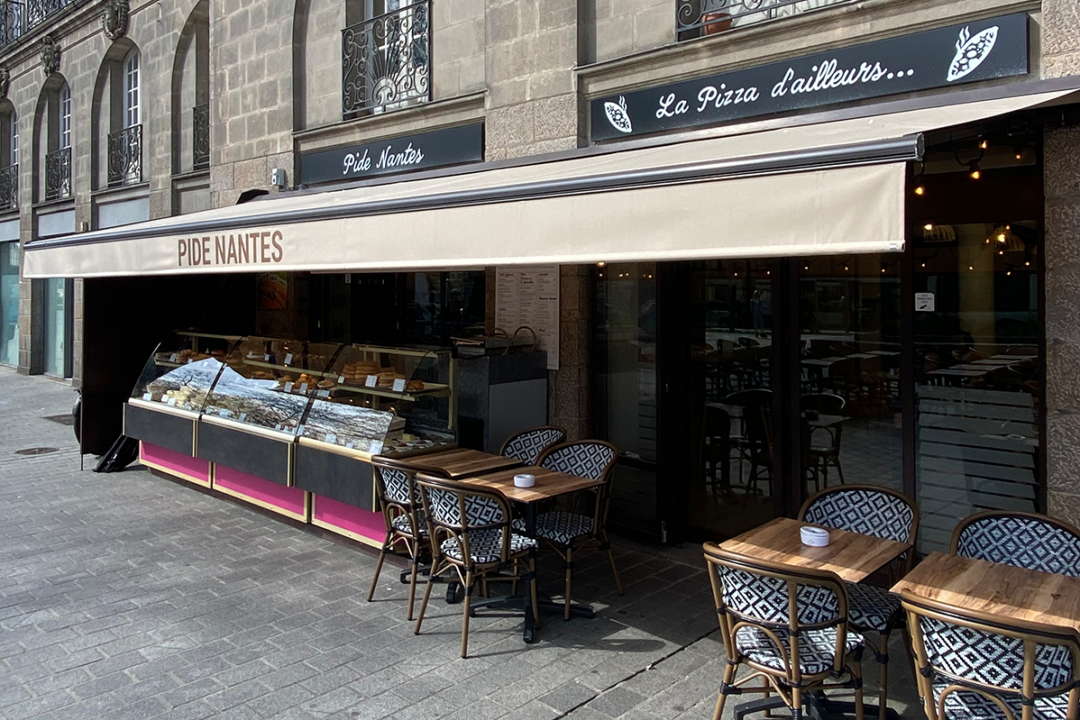 Ré-entoilage du store banne au restaurant PIDE à Nantes (44) par ESPACIO