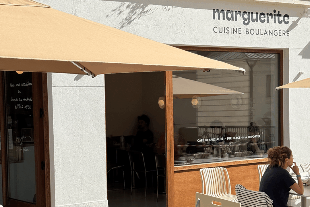 Parasols Cortina en location à la boulangerie Marguerite à Nantes (44) par ESPACIO