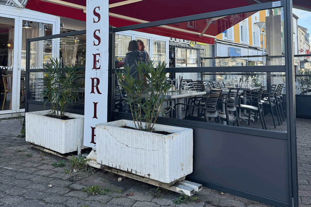 4 pare-vents Horizon installé au Bistro du vélo à Rezé (44) par ESPACIO